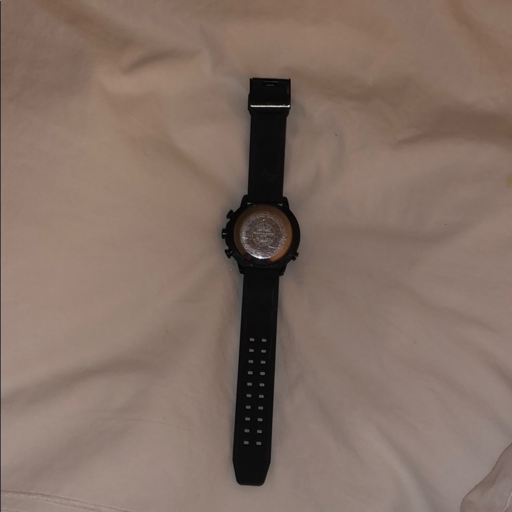 Watch - Picture 2 of 3